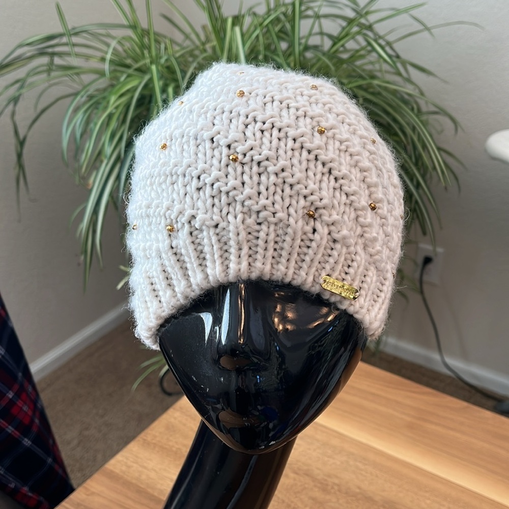 Steve Madden Beanie Cream with Gold Beads One Size.